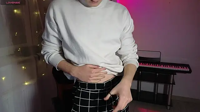 Snapshot of Keytaro chatting on March 6, 2025, 7:43 pm Keytaro online show from March 6, 2025, 7:43 pm