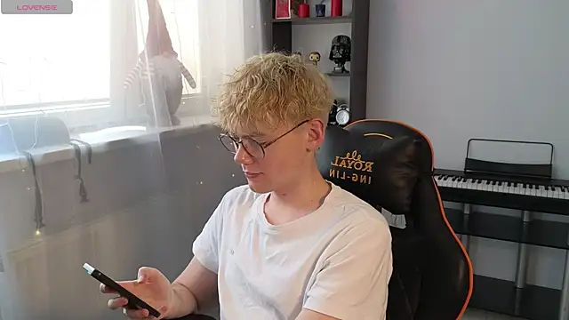 Snapshot of Keytaro chatting on March 14, 2025, 1:57 pm Keytaro online show from March 14, 2025, 1:57 pm