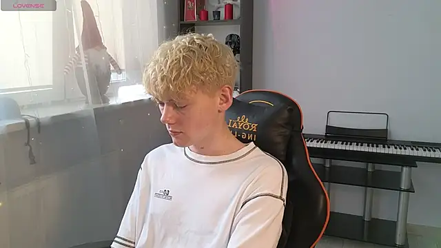 Snapshot of Keytaro chatting on March 15, 2025, 2:23 pm Keytaro online show from March 15, 2025, 2:23 pm