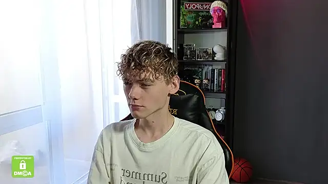 Snapshot of Keytaro chatting on September 24, 2025, 10:18 am Keytaro online show from September 24, 2025, 10:18 am