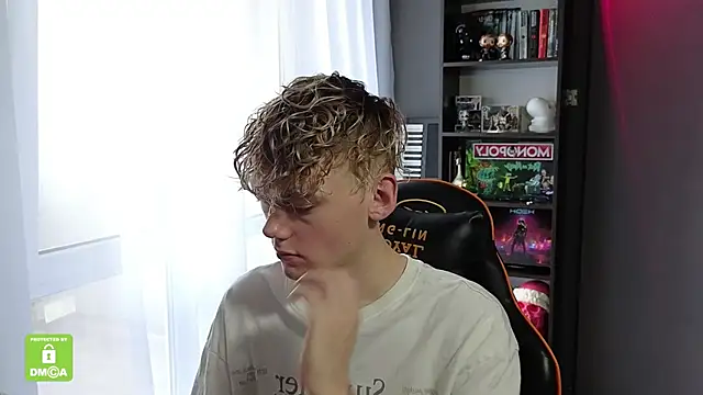 Snapshot of Keytaro chatting on October 27, 2025, 8:51 am Keytaro online show from October 27, 2025, 8:51 am