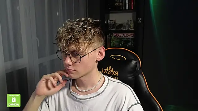 Snapshot of Keytaro chatting on November 11, 2025, 4:01 am Keytaro online show from November 11, 2025, 4:01 am