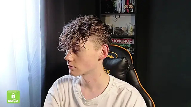 Snapshot of Keytaro chatting on December 14, 2025, 10:42 am Keytaro online show from December 14, 2025, 10:42 am