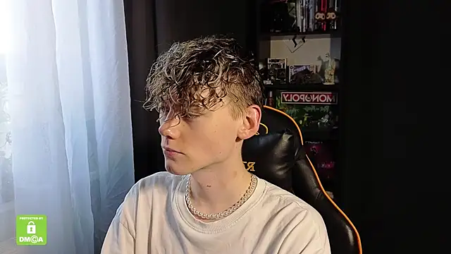 Snapshot of Keytaro chatting on December 15, 2025, 11:14 am Keytaro online show from December 15, 2025, 11:14 am