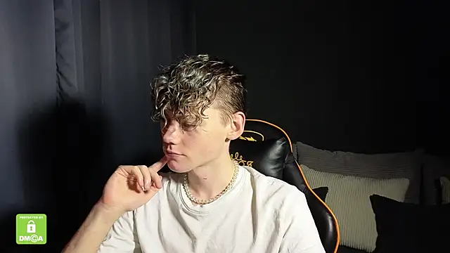 Snapshot of Keytaro chatting on December 21, 2025, 10:50 pm Keytaro online show from December 21, 2025, 10:50 pm