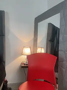 Snapshot of LucyGiraldo chatting on March 1, 2025, 2:04 am LucyGiraldo online show from March 1, 2025, 2:04 am