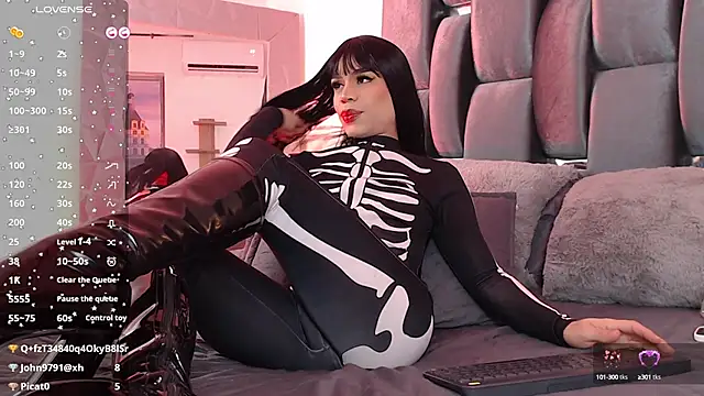 Snapshot of LucyGiraldo chatting on March 10, 2025, 11:49 pm LucyGiraldo online show from March 10, 2025, 11:49 pm