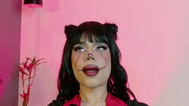 Snapshot of LucyGiraldo chatting on November 1, 2025, 1:18 am LucyGiraldo online show from November 1, 2025, 1:18 am