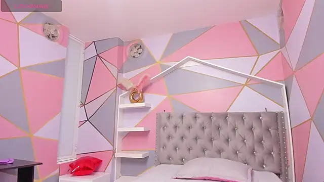 Snapshot of Isa_little4u chatting on February 21, 2025, 1:44 am Isa little4u online show from February 21, 2025, 1:44 am