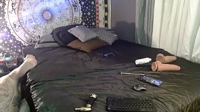 UnCuTupTheBuTT online show from January 13, 2026, 10:42 am