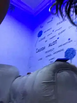 Snapshot of DiamondGoddes chatting on February 13, 2025, 4:17 pm DiamondGoddes online show from February 13, 2025, 4:17 pm