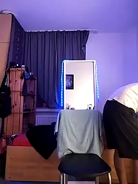 Snapshot of Dennis_2024 chatting on January 21, 2025, 8:21 pm Dennis 2024 online show from January 21, 2025, 8:21 pm