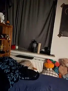 Snapshot of Dennis_2024 chatting on October 19, 2025, 4:46 am Dennis 2024 online show from October 19, 2025, 4:46 am