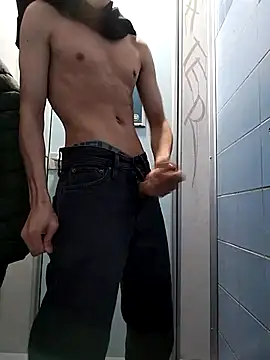 Snapshot of Dennis_2024 chatting on October 27, 2025, 9:41 pm Dennis 2024 online show from October 27, 2025, 9:41 pm