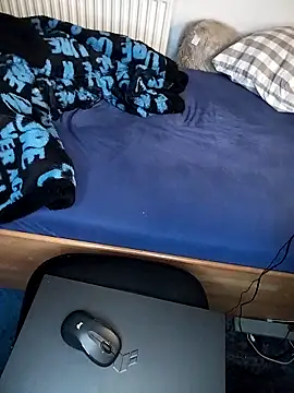 Snapshot of Dennis_2024 chatting on November 18, 2025, 10:20 am Dennis 2024 online show from November 18, 2025, 10:20 am