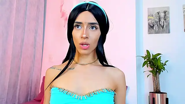 Snapshot of StormiRusso chatting on January 31, 2025, 2:37 am StormiRusso online show from January 31, 2025, 2:37 am