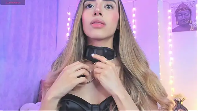 Snapshot of StormiRusso chatting on November 23, 2025, 2:22 am StormiRusso online show from November 23, 2025, 2:22 am