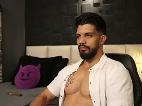 Snapshot of DannSaenz chatting on February 20, 2025, 10:26 pm DannSaenz online show from February 20, 2025, 10:26 pm