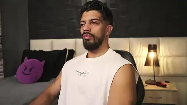 Snapshot of DannSaenz chatting on February 22, 2025, 11:13 am DannSaenz online show from February 22, 2025, 11:13 am