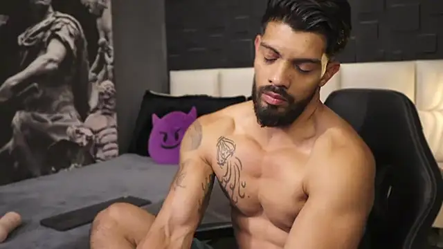 Snapshot of DannSaenz chatting on February 22, 2025, 5:24 pm DannSaenz online show from February 22, 2025, 5:24 pm