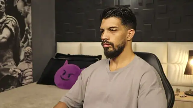 Snapshot of DannSaenz chatting on February 25, 2025, 2:33 pm DannSaenz online show from February 25, 2025, 2:33 pm