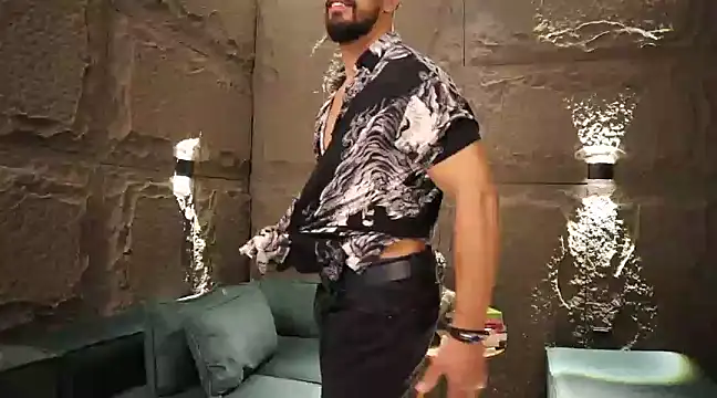 Snapshot of DannSaenz chatting on March 4, 2025, 2:10 pm DannSaenz online show from March 4, 2025, 2:10 pm