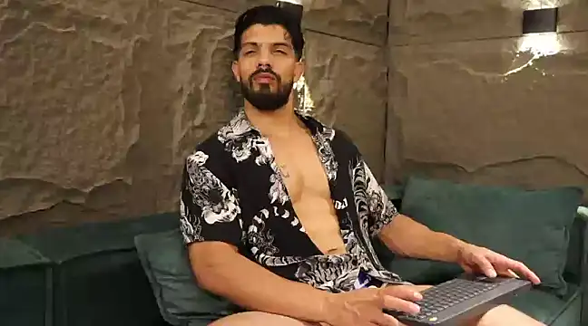 Snapshot of DannSaenz chatting on March 5, 2025, 12:05 am DannSaenz online show from March 5, 2025, 12:05 am