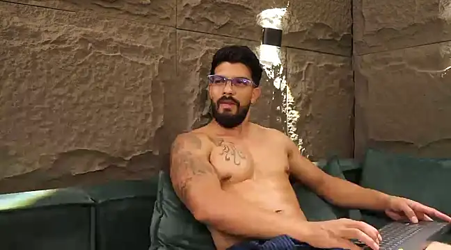 Snapshot of DannSaenz chatting on March 5, 2025, 5:50 pm DannSaenz online show from March 5, 2025, 5:50 pm