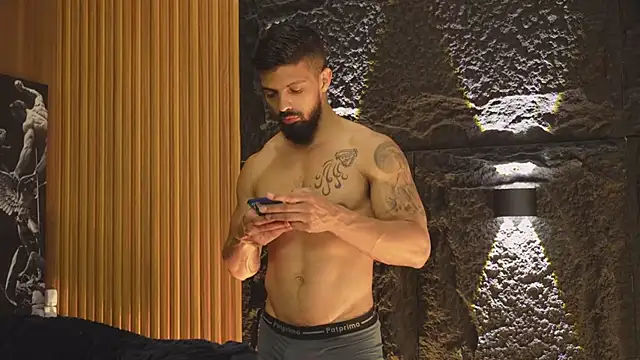 Snapshot of DannSaenz chatting on October 22, 2025, 1:11 pm DannSaenz online show from October 22, 2025, 1:11 pm