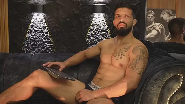 Snapshot of DannSaenz chatting on October 25, 2025, 12:45 pm DannSaenz online show from October 25, 2025, 12:45 pm