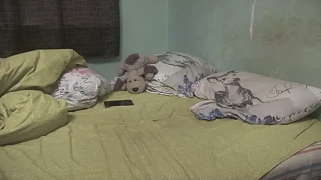 Diamond Tyler online show from October 19, 2025, 4:02 am