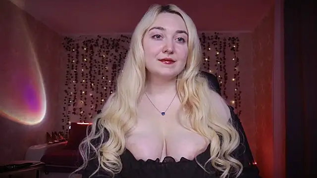 Snapshot of AllisonBlack_ chatting on October 11, 2025, 12:43 am AllisonBlack online show from October 11, 2025, 12:43 am