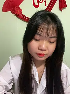 Maeve2k5 online show from March 18, 2025, 1:32 am