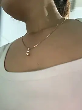 Linaannn online show from October 22, 2025, 3:29 am