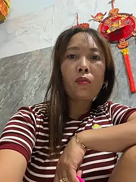 Snapshot of Linaannn chatting on July 16, 2026, 12:44 pm Linaannn online show from July 16, 2026, 12:44 pm