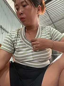 Snapshot of Linaannn chatting on July 24, 2026, 11:14 pm Linaannn online show from July 24, 2026, 11:14 pm