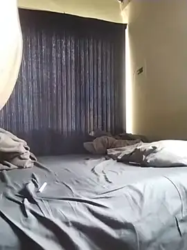 Convertiblechulo online show from January 3, 2025, 6:33 am