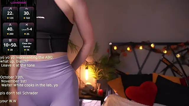 LindaThacker online show from October 28, 2025, 4:27 am