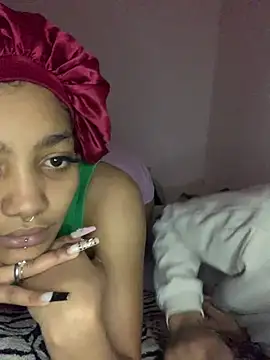 Laanegraofficial  online show from April 16, 2026, 9:39 pm