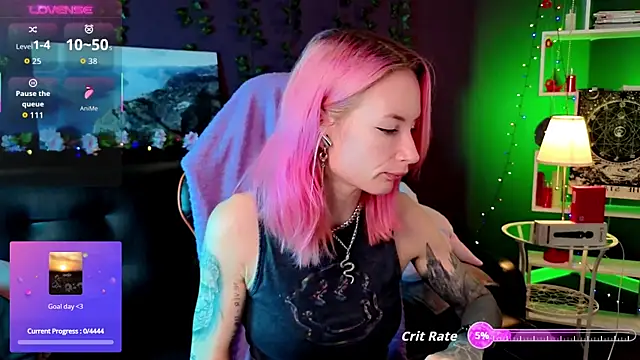  HelenCarter online show from October 19, 2025, 8:42 pm