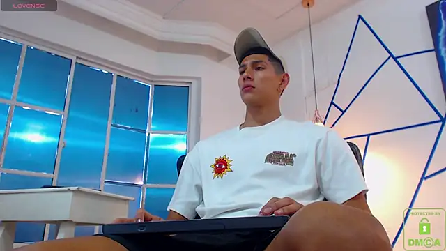 Snapshot of Valerio_20 chatting on December 12, 2024, 8:32 pm Valerio 20 online show from December 12, 2024, 8:32 pm