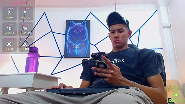 Snapshot of Valerio_20 chatting on December 13, 2024, 8:15 pm Valerio 20 online show from December 13, 2024, 8:15 pm