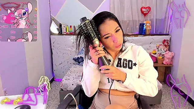 Lina10 online show from October 3, 2025, 7:55 pm