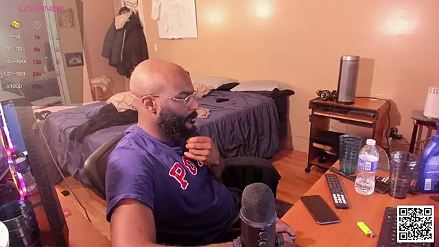 Snapshot of MrChuckDailyXXX chatting on December 7, 2024, 6:32 am MrChuckDailyXXX online show from December 7, 2024, 6:32 am