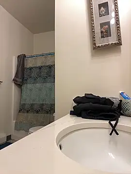 Snapshot of MrChuckDailyXXX chatting on December 10, 2024, 11:08 pm MrChuckDailyXXX online show from December 10, 2024, 11:08 pm