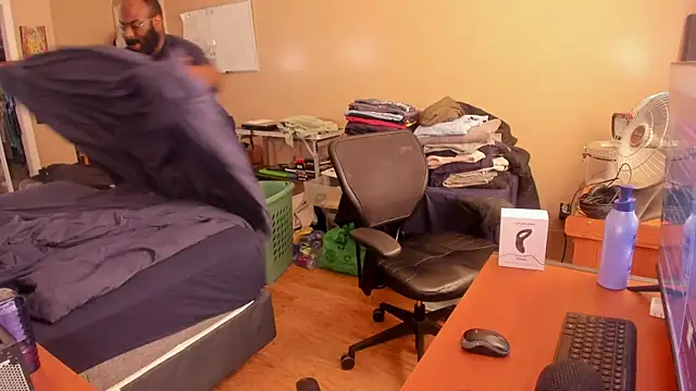 Snapshot of MrChuckDailyXXX chatting on February 2, 2025, 4:22 pm MrChuckDailyXXX online show from February 2, 2025, 4:22 pm