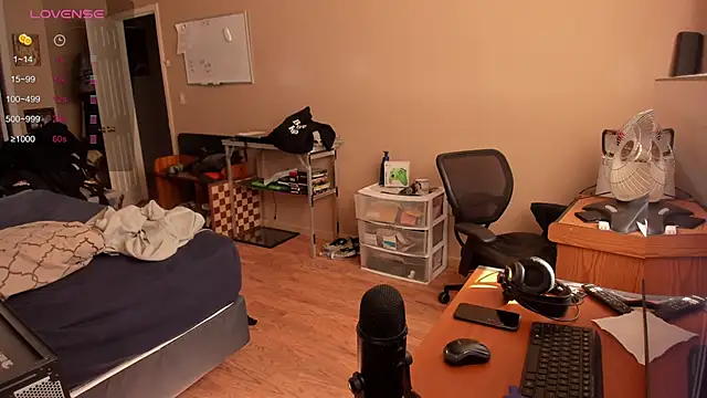 Snapshot of MrChuckDailyXXX chatting on February 14, 2025, 3:15 pm MrChuckDailyXXX online show from February 14, 2025, 3:15 pm