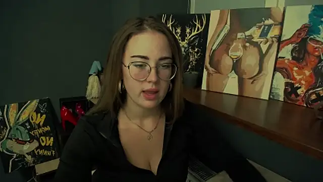 Snapshot of luxie_milady chatting on October 31, 2025, 1:45 pm luxie milady online show from October 31, 2025, 1:45 pm