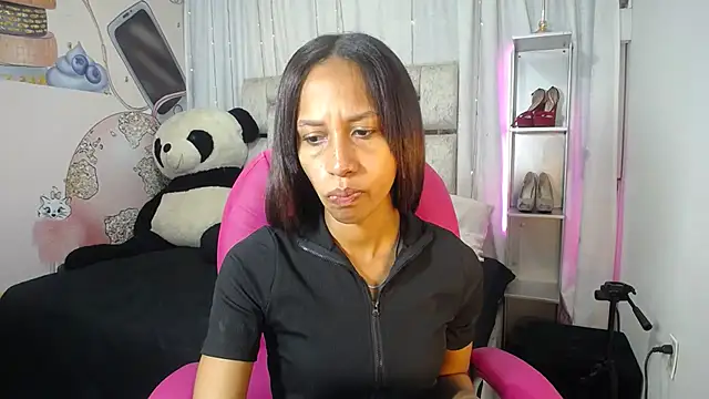 Snapshot of EMMA_SWEETT1 chatting on November 25, 2025, 6:30 pm EMMA SWEETT1 online show from November 25, 2025, 6:30 pm