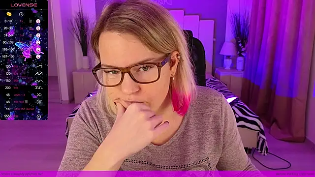 EVAshinyGIRL online show from January 9, 2025, 8:03 am